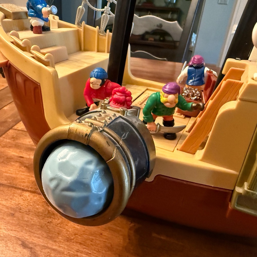 Fisher Price Great Adventures Pirate Ship Playset with 6 Figures and Cannon 1994 - Picture 6 of 15